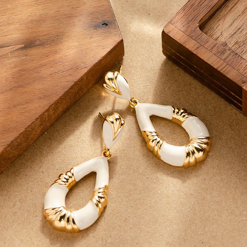 Elegante e lussuoso, stile antico, smalto a goccia, a forma di goccia cava, per donne con un temperamento di nicchia, di alta qualità._voghion.com