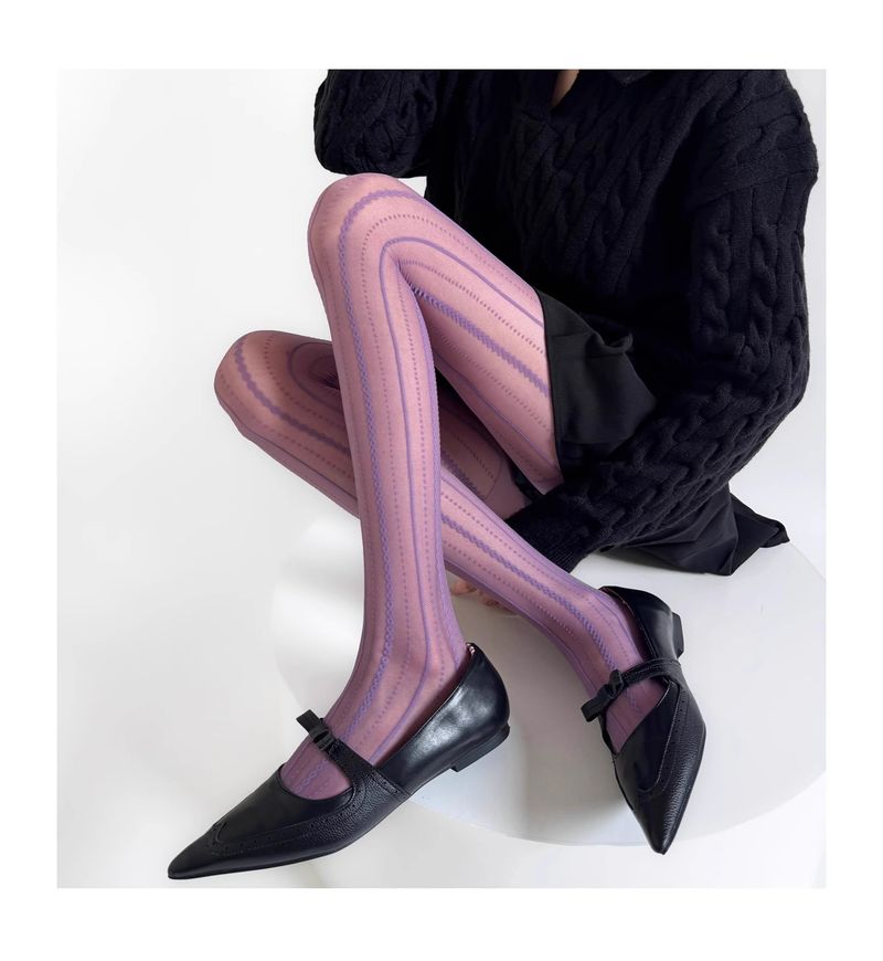 Rajstopy z koronki wiktoriańskiej – barokowe pończochy z siateczki w paski dla Lolity i Dark Academii (czarno-biało-lawendowe, rozmiar uniwersalny)_voghion.com