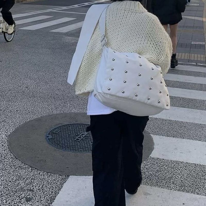 Korean Version Of The Rivets Large-capacity Shoulder Satchel 2025 Spring And Summer New Personality Women's Bags Fashionable And Versatile_voghion.com