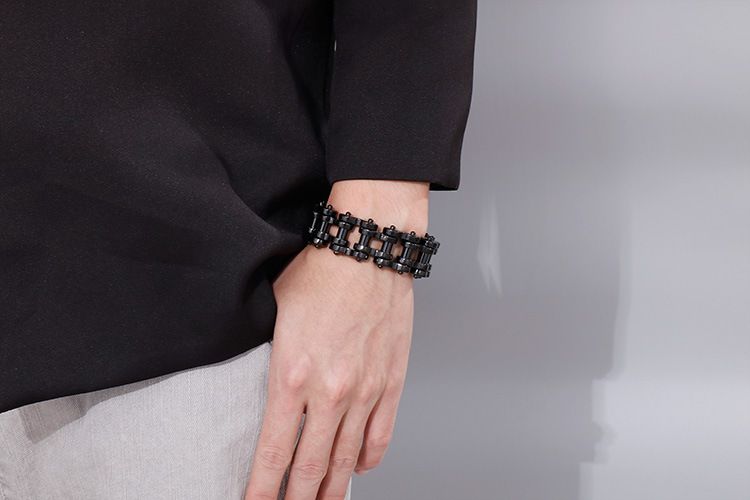 Herren-Fahrradkettenarmband aus Edelstahl im Hip-Hop-Stil, 22 mm – trendiges Unisex-Fahrradkettenarmband aus Titanstahl für mutige Modestatements_voghion.com