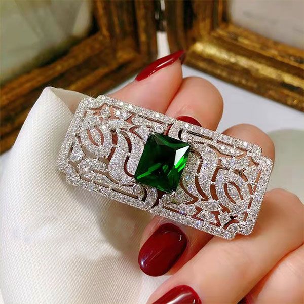 Retro Fashion Mini Rectangle Green Pin Brooch Female Personality Geometric Corsage Jacket Versatile Accessories_voghion.com