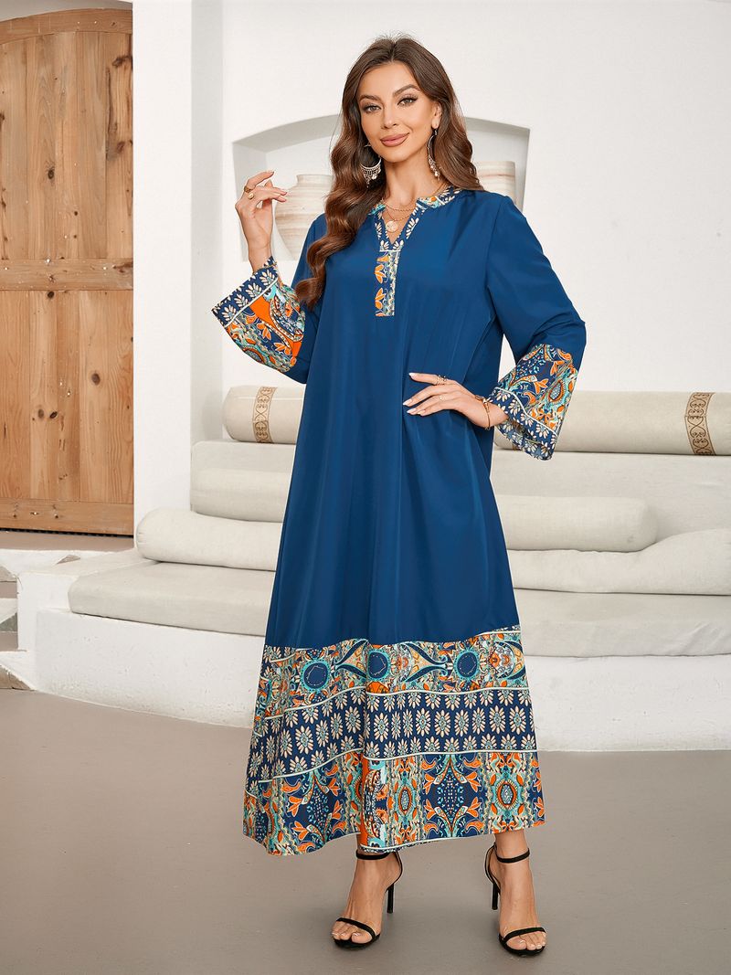 Elegantes Kleid mit mittellangen Ärmeln und V-Ausschnitt und bedrucktem Spleiß_voghion.com