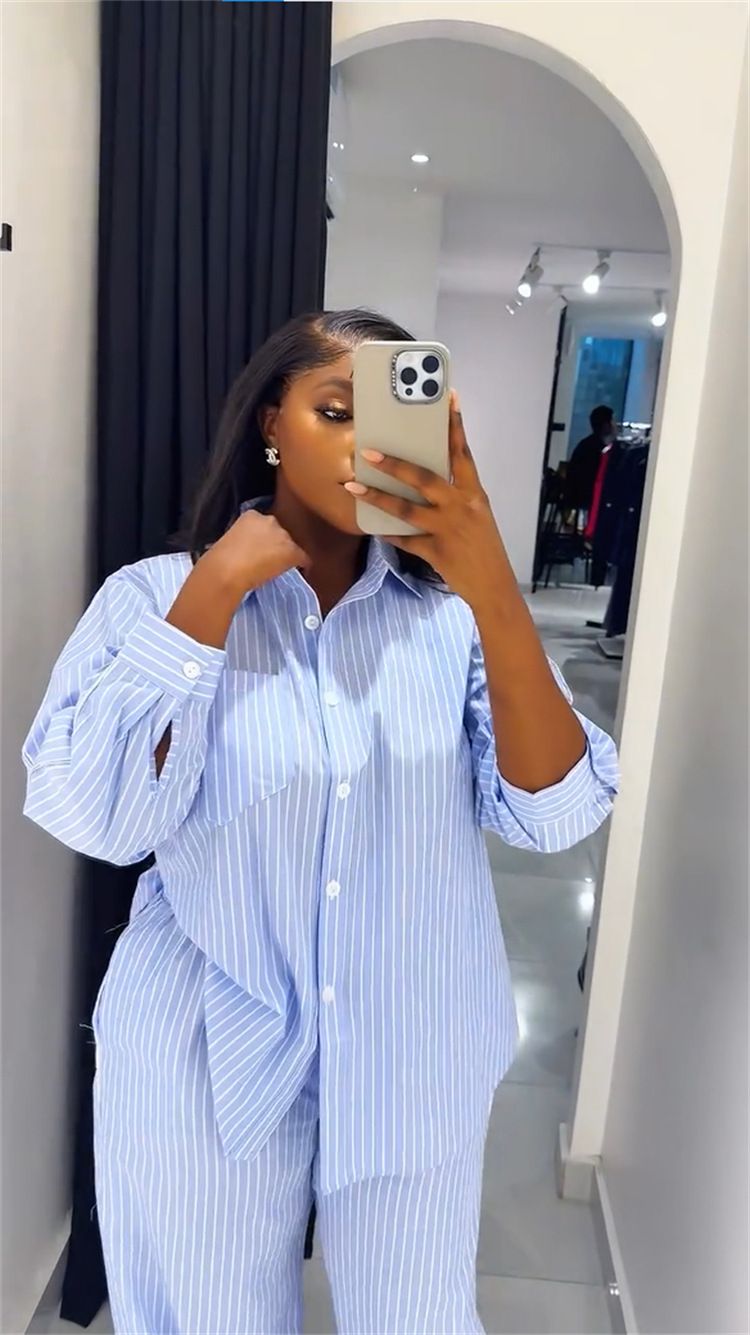 Completo estivo da donna casual con camicia a maniche lunghe a righe blu e pantaloni a gamba larga - Completo comodo in poliestere traspirante_voghion.com