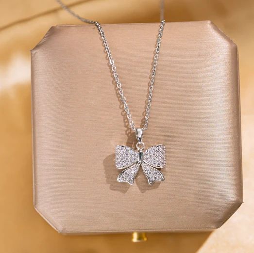 Titanium Steel Non-Fading Copper Micro-Inlaid Zircon Pendant Necklace Fashion Light Luxury Niche High-End Clavicle Chain_voghion.com