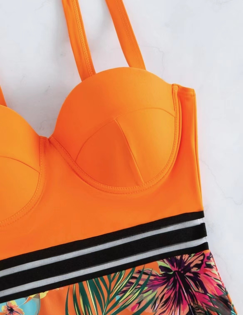 Borsa rigida da donna in tinta unita con triangolo stampato_voghion.com