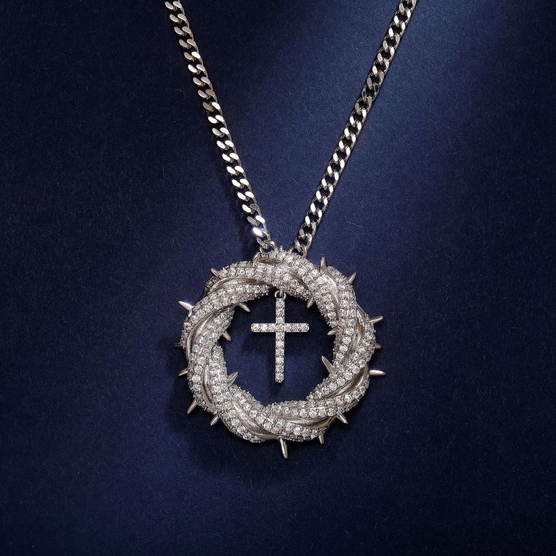Collana con ciondolo a croce intrecciata alla moda da donna con micro pavé di zirconi in oro/argento, pezzo distintivo in stile hip-hop_voghion.com