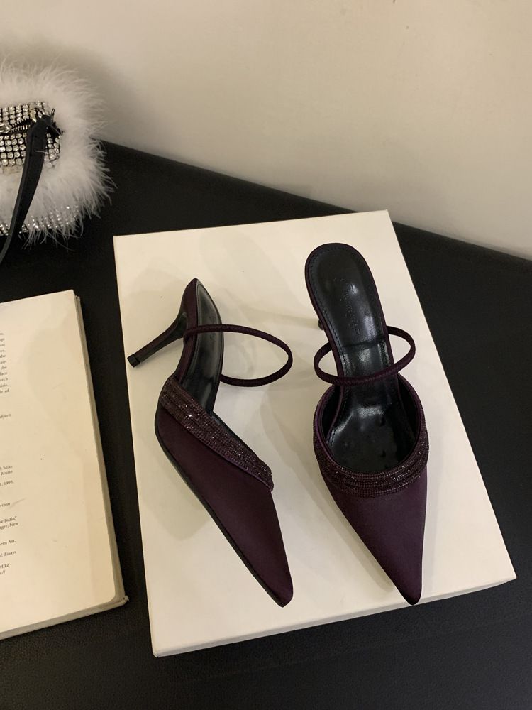 Nya spetsiga strass- och fina klackar med höga klackar, grunda hål, knuthuvud med satinsandaler, halva dragsko för kvinnor_voghion.com