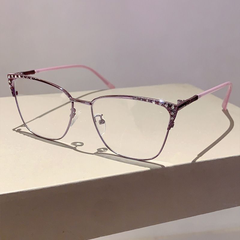 Nuovi occhiali da sole Cat Eye di alta qualità tempestati di diamanti anti-blu con aspetto semplice e naturale, famosi occhiali da sole piatti su Internet_voghion.com