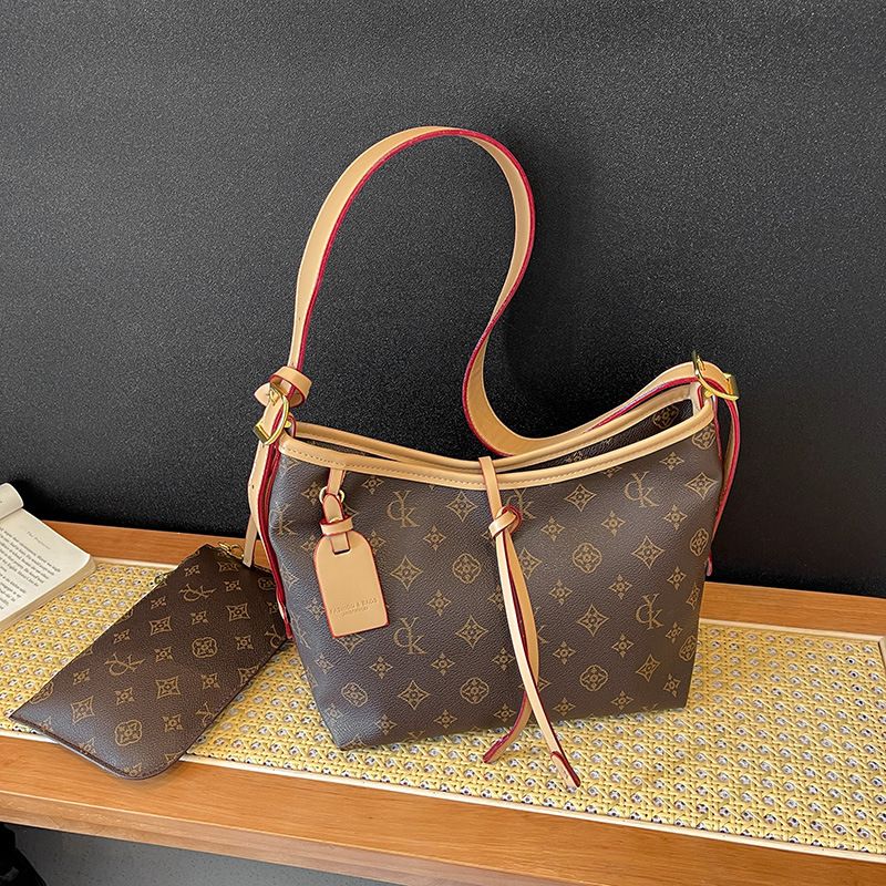 Borsa a tracolla classica in morbida pelle, versatile, di grande capacità, stile pendolare, di alta qualità._voghion.com
