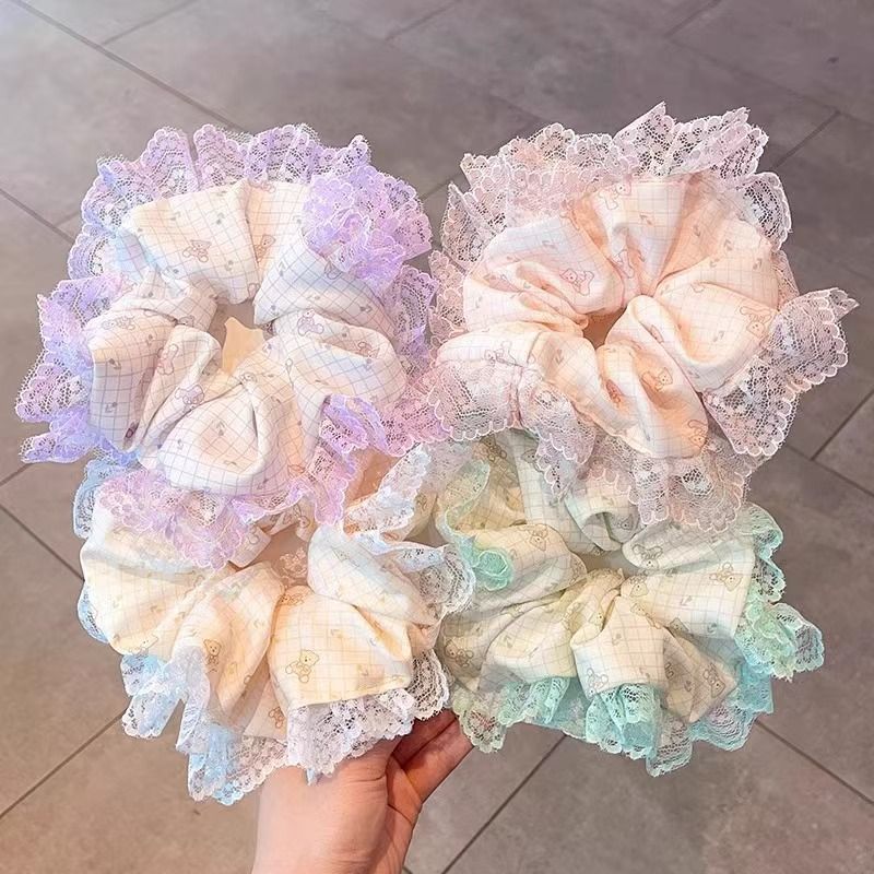 Acconciatura raccolta in pizzo, dolce fiocco a pois, accessori, cravatta in tessuto, corda per capelli a rete e coda di cavallo_voghion.com