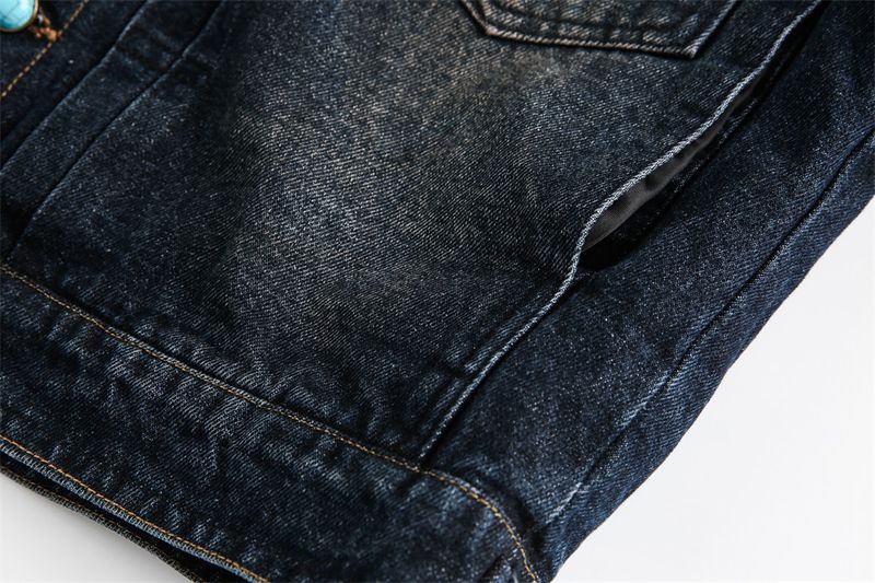 Herren-Jeansjacke im Used-Look – Akzente in Smaragdgrün mit Knöpfen, Vintage-Waschung, Streetwear im Loose Fit (Polyestermischung, Retro-Nähte)_voghion.com