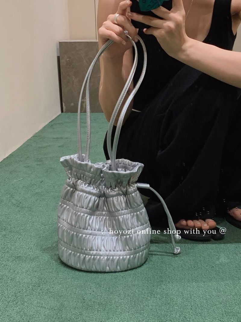 Bag Korean bucket niche design bag, fashionable pleated soft leather drawstring, one shoulder, gentle silver underarm_voghion.com