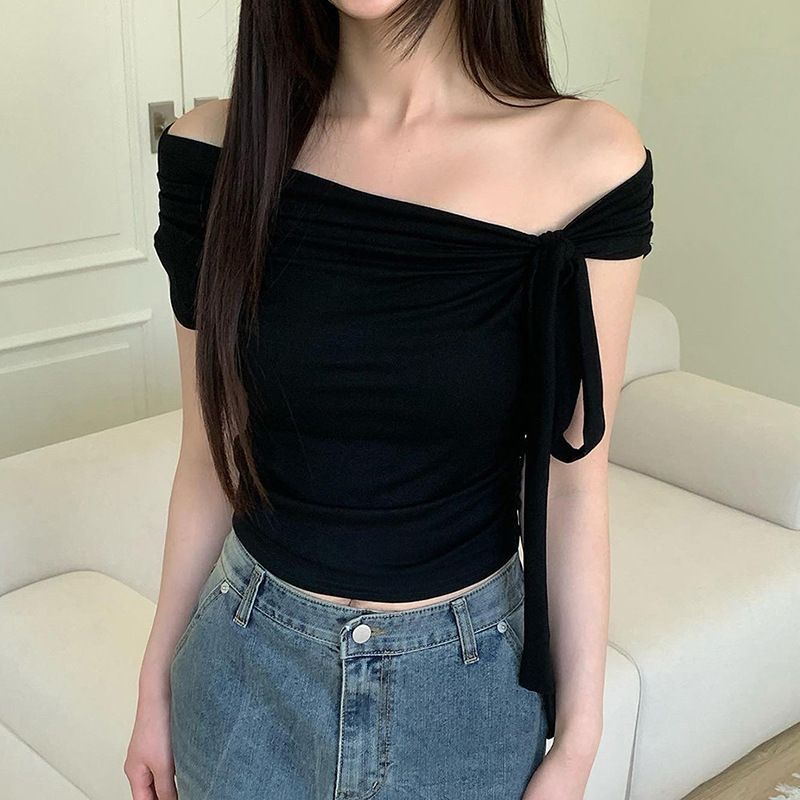 Top in maglia irregolare con nastro annodato dal design personalizzato per donna con scollo a spalle scoperte, maglietta estiva slim fit tinta unita di base_voghion.com