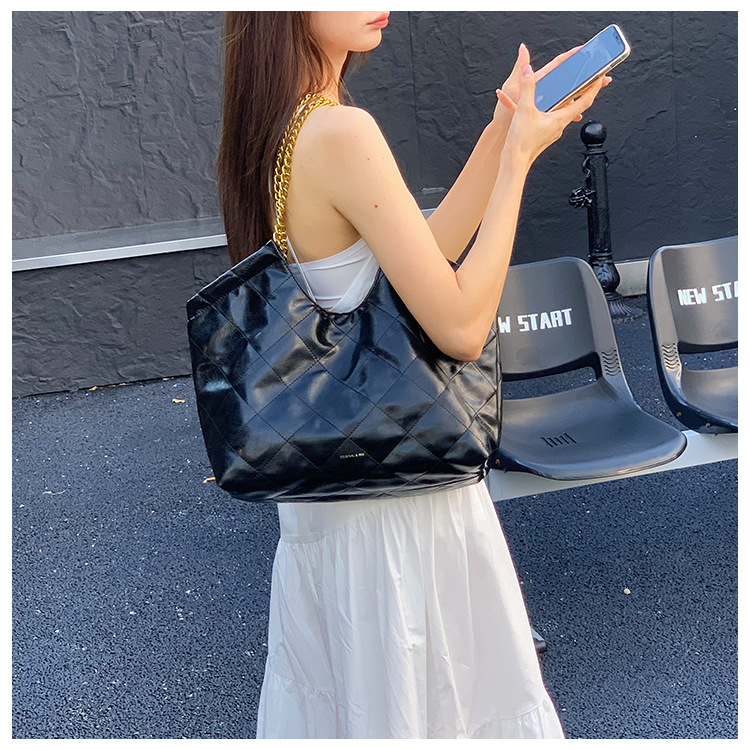 Nuova borsa semplice a mano con catena a rombo Borsa tote casual alla moda da donna Borsa estiva avanzata per ascelle 2023_voghion.com