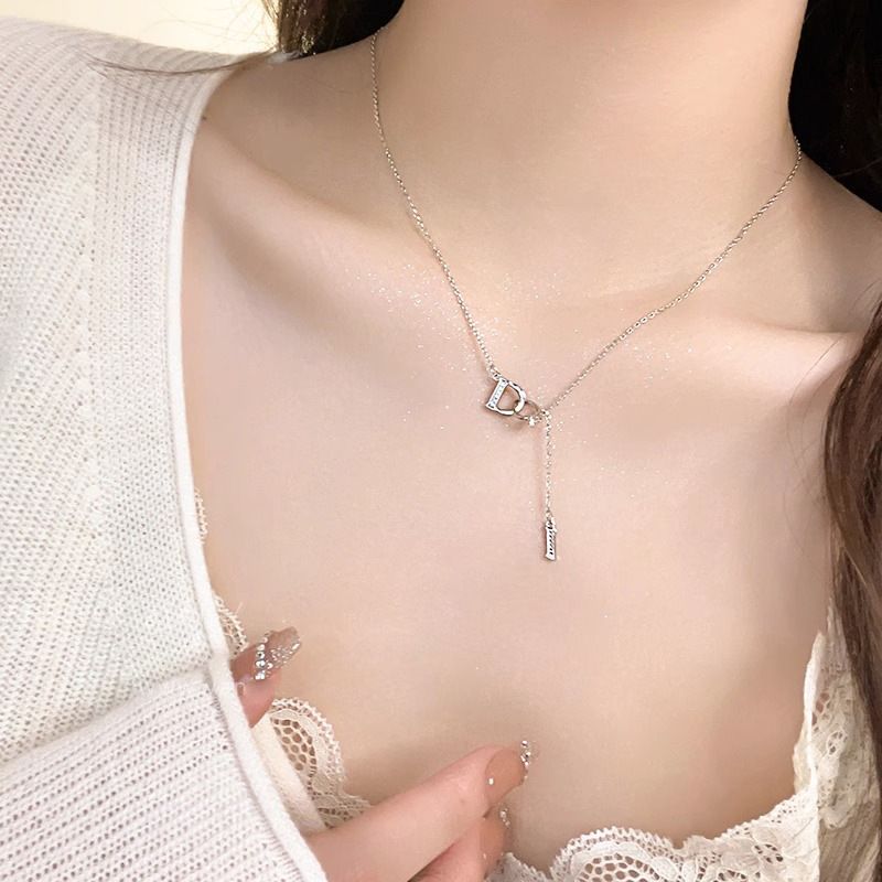 D letter necklace for women 2023 new accessories clavicle chain niche design necklace_voghion.com