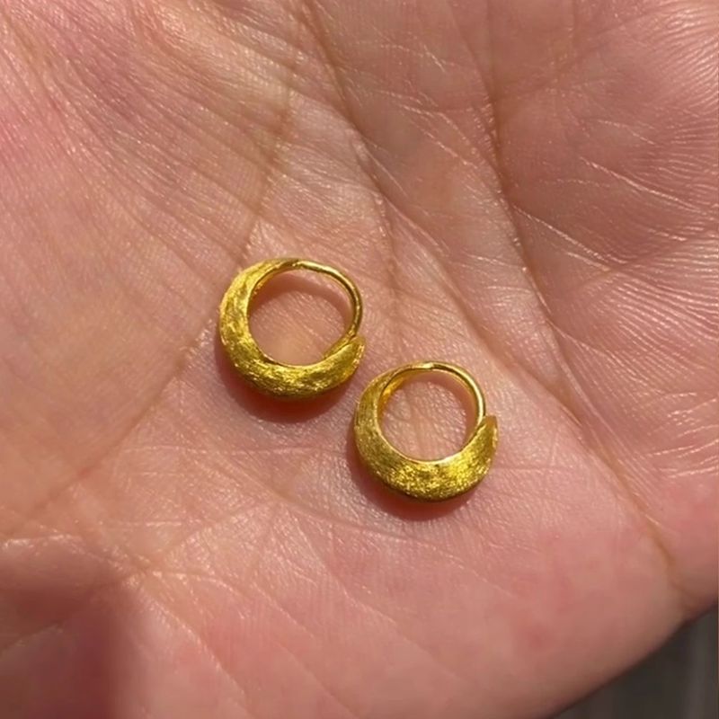 French Style Gold Brushed Plain Hoop For Women, Light Luxury, High-end Fashion, Unique And Elegant Earrings_voghion.com