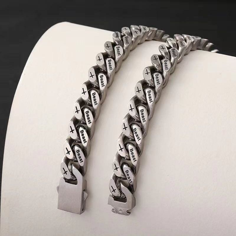 Bracciale da uomo spesso in acciaio inossidabile cubano inciso al titanio, spazzolato su entrambi i lati, resistente allo sbiadimento_voghion.com