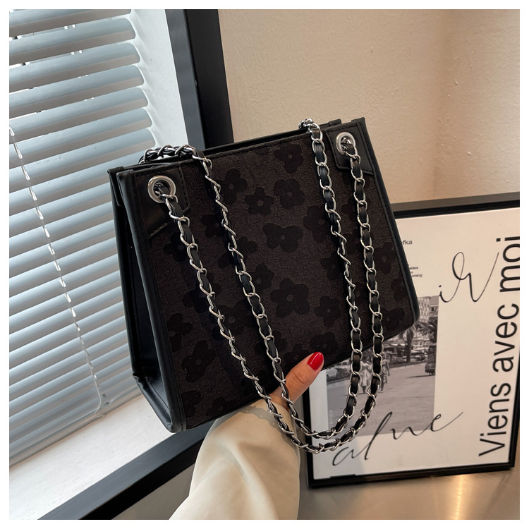 Grand sac jacquard en soie de grande capacité pour femmes, sacoche à bandoulière large, fourre-tout assorti à la mode, nouvelle collection 2023_voghion.com