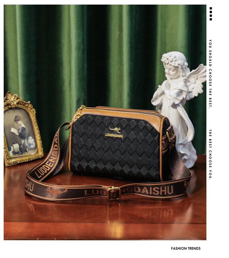 2024 nuova borsa a cuscino di grande capacità a tre strati alla moda e versatile alla moda per borsa a tracolla da donna borsa a tracolla in rilievo con griglia di diamanti_voghion.com