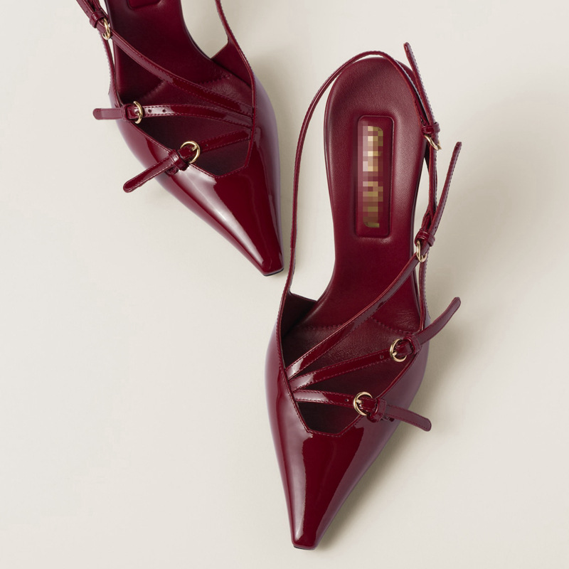 Sandales à talons hauts à petite tête carrée pour femmes avec une ligne avec un talon fin, des chaussures à talons hauts avec un sens élevé du tempérament de la mode_voghion.com