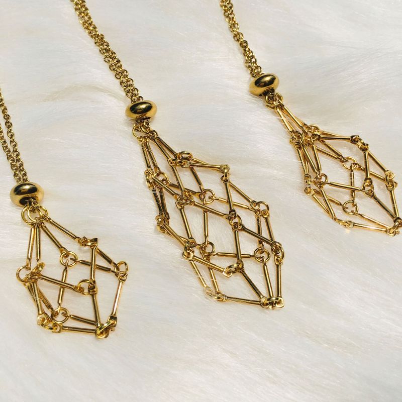Collana da donna con ciondolo intrecciato in bambù, con catena di regolazione, in cristallo naturale, pietra grezza, borsa a rete e metallo._voghion.com
