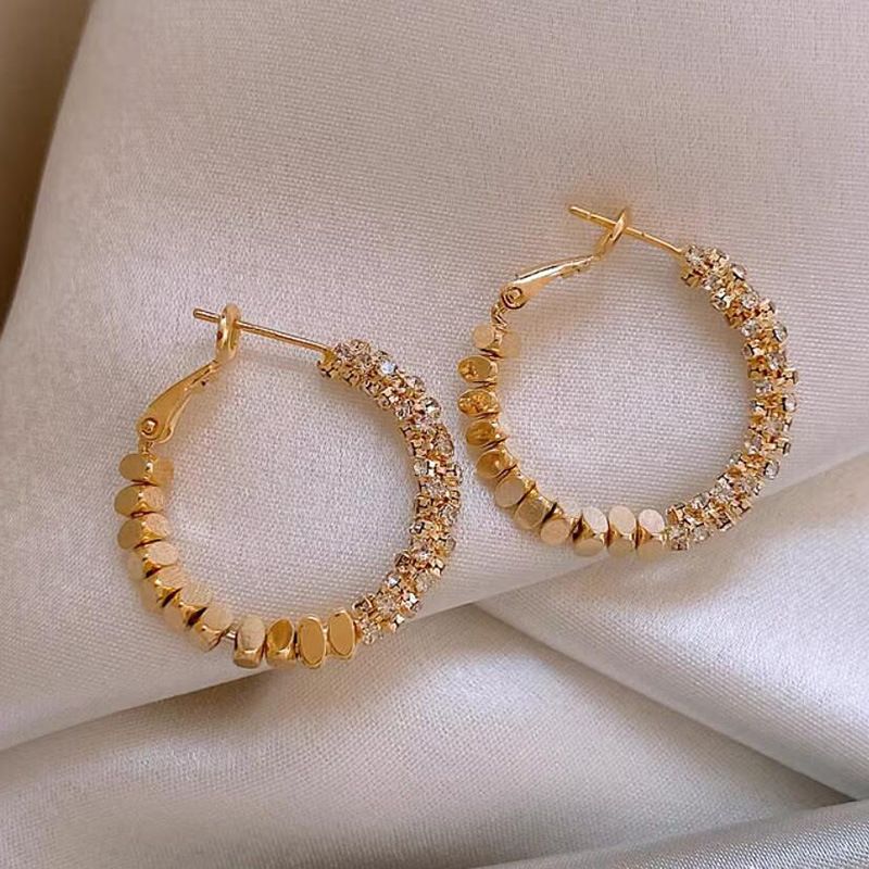 Orecchini a cerchio unici per donna, design di lusso leggero e di nicchia, nuovi orecchini di alta gamma 2024_voghion.com