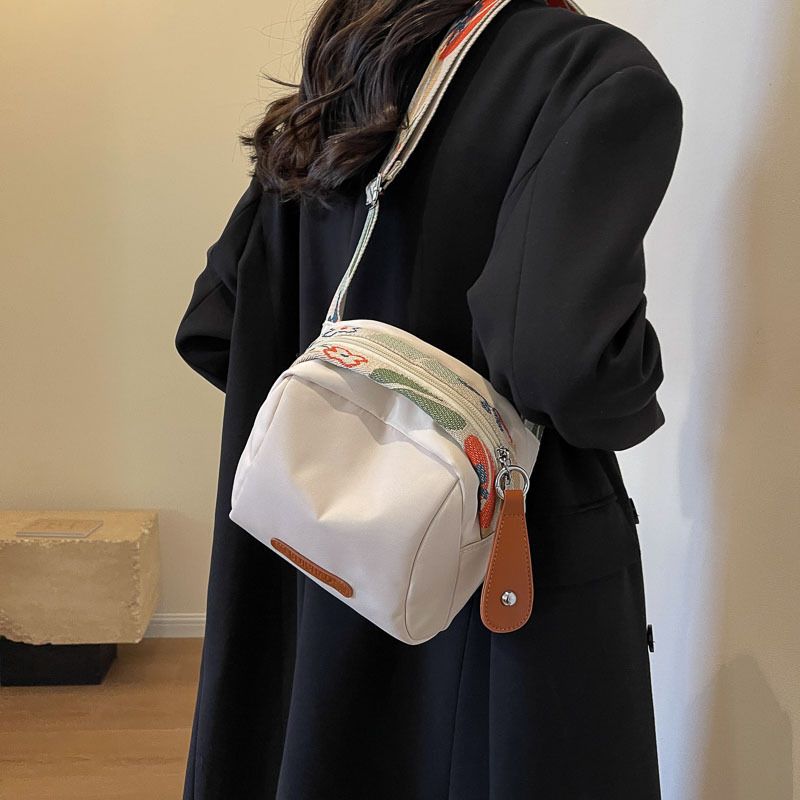 2025 Nova Bolsa Feminina de Ombro Crossbody Primavera Verão Casual Lona Versátil Oxford Pano Shell_voghion.com
