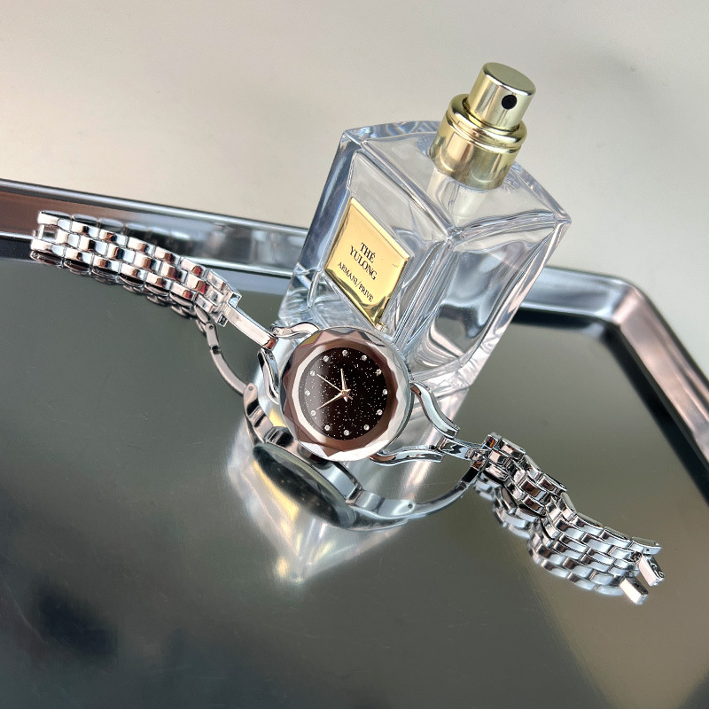 Nieuwe quartz sterrenhemel wijzerplaat, gespleten rand spiegelglas, dameshorloge, horloge met legering armband_voghion.com