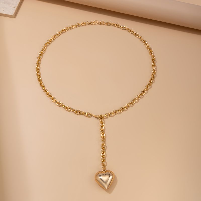 Collana da donna Collana dorata Collana con ciondolo Collana con ciondolo a forma di cuore in metallo dorato Collana con ciondolo a forma di cuore in stile casual Versatile catena per clavicola in acrilico_voghion.com