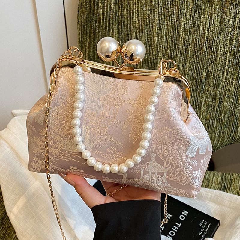 Borsa a tracolla con catena di perle Cheongsam, nuova personalità della moda autunnale alla moda 2025 in stile cinese con ricamo_voghion.com
