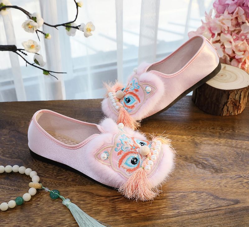 ShoeGlobe 2025 Neue flache Schuhe im chinesischen Stil, Retro-Ethno-Design, bestickt mit Tigerkopf-Motiv für Damen_voghion.com