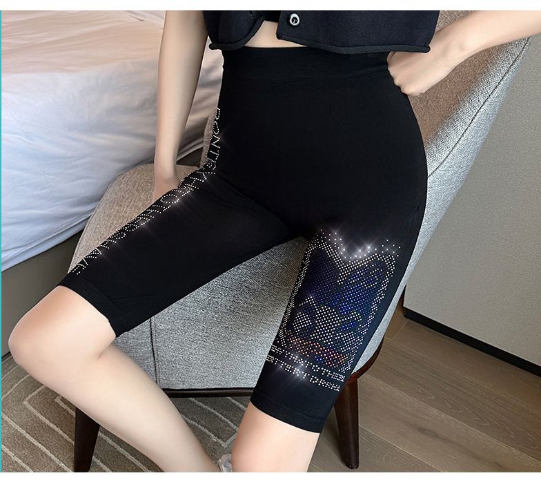 Damenbekleidung modale Oberbekleidung, dünn, hohe Elastizität, schmale Passform, dicke mm, schwarze Fünf-Punkt-Shorts_voghion.com