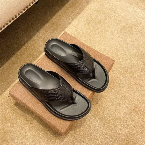 2025 Sommer Neue Herren Outdoor Rutschfeste Trendy Persönlichkeit Mode Vielseitige Echtleder Strand Slide Sandalen_voghion.com
