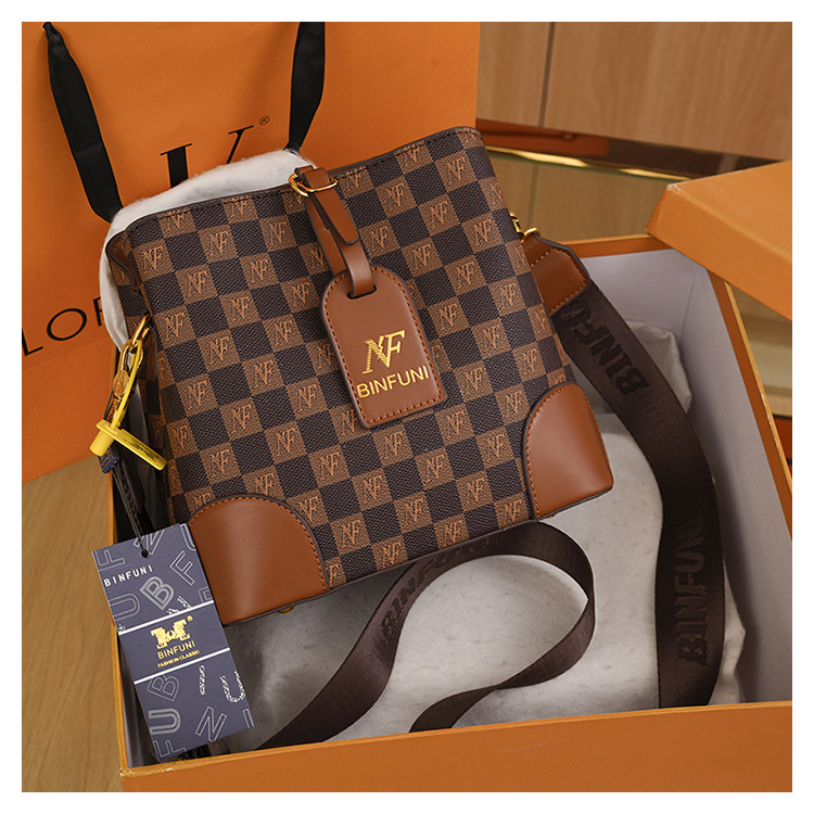 2024 New Good Style Retro Simple Versatile Large Capacity One Shoulder Crossbody Bag Casual Handbag Water Bucket Bag for Women_voghion.com