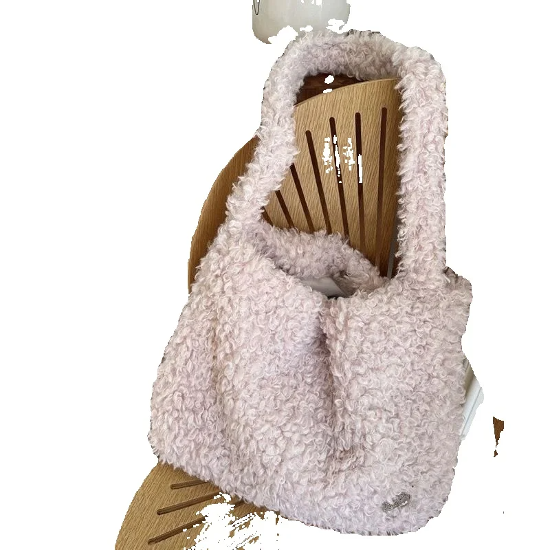 Borsa a tracolla spaziosa in feltro di lana morbida autunno/inverno 2025, elegante e versatile_voghion.com