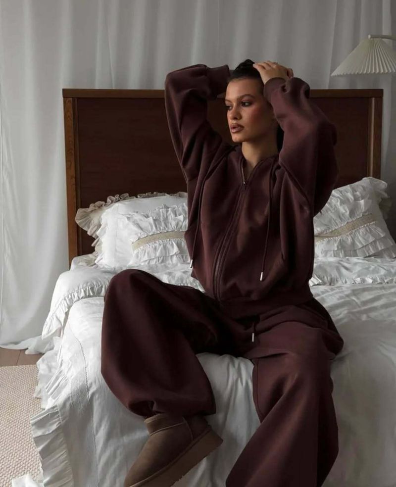 Conjunto casual de sudadera y jogger para mujer (manga larga, 65 % algodón, tallas S-XL) – Conjunto de dos piezas en color vino, espresso y bosque_voghion.com