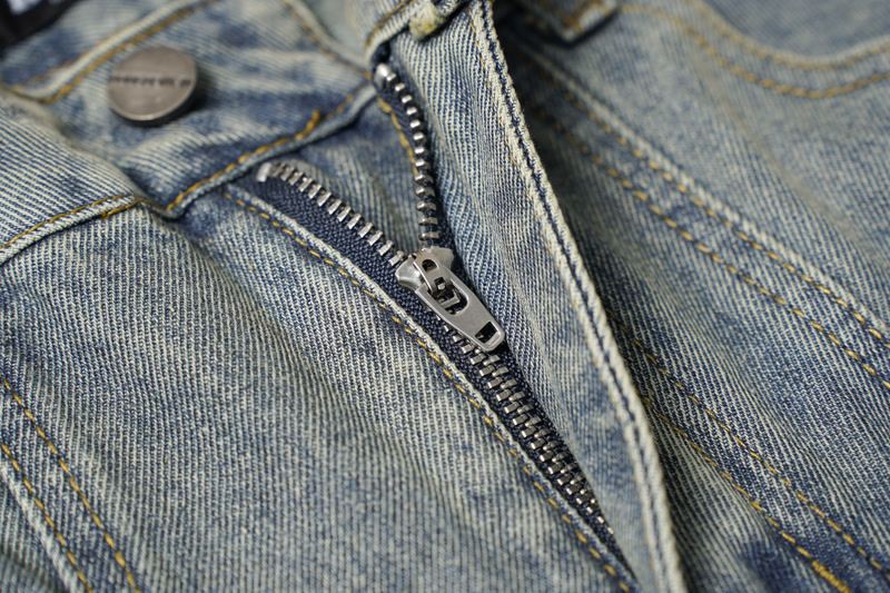 Muška odjeća Modni brend Krojenje Raw Edge Bar Design Isprane stare rupe Izlizane bijele široke nogavice High Street trend muške traperice_voghion.com