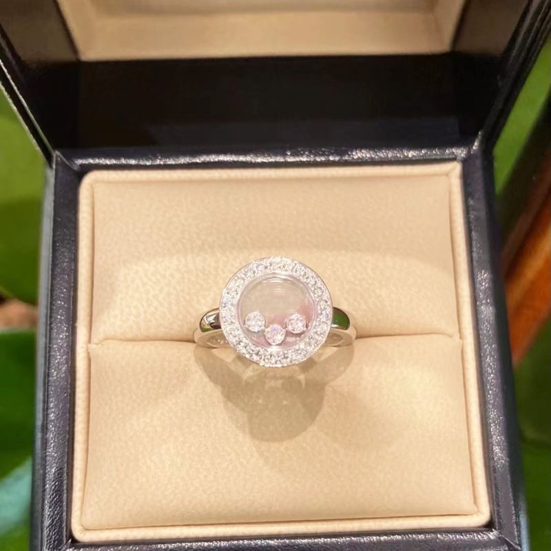 Gioielli di moda Happy For Women Anello di fidanzamento con tre diamanti a forma di cuore in oro rosa_voghion.com