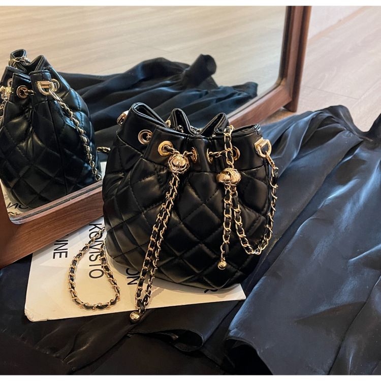 Damen Bucket Bag Diamond Chain Crossbody Bag Kleine Bucket Bag mit Kordelzug Leichte, luxuriöse, runde Bucket Bag Umhängetasche Crossbody Bag Frau_voghion.com