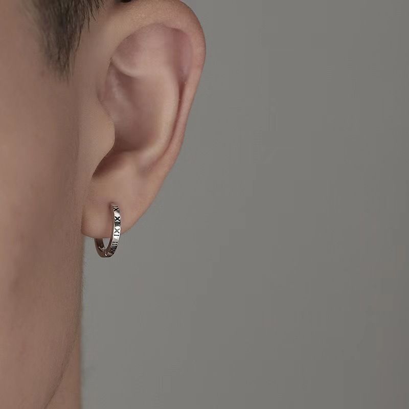 2024 Nuovi orecchini a bottone con lettere di design di nicchia per uomo, alla moda e alla moda_voghion.com