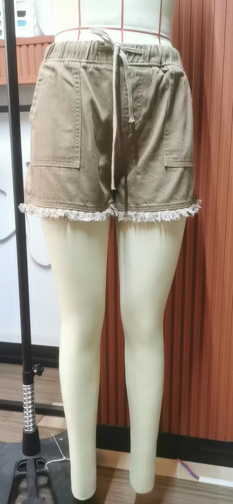 Pantaloncini in denim snellenti a vita alta con coulisse e elastico in vita da donna_voghion.com