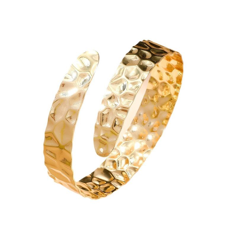 Gioielli semplici a forma di cuore con farfalla, anello da braccio, luce, lusso, nicchia, braccialetto di alta gamma, moda, nuovo e venduto da donne_voghion.com