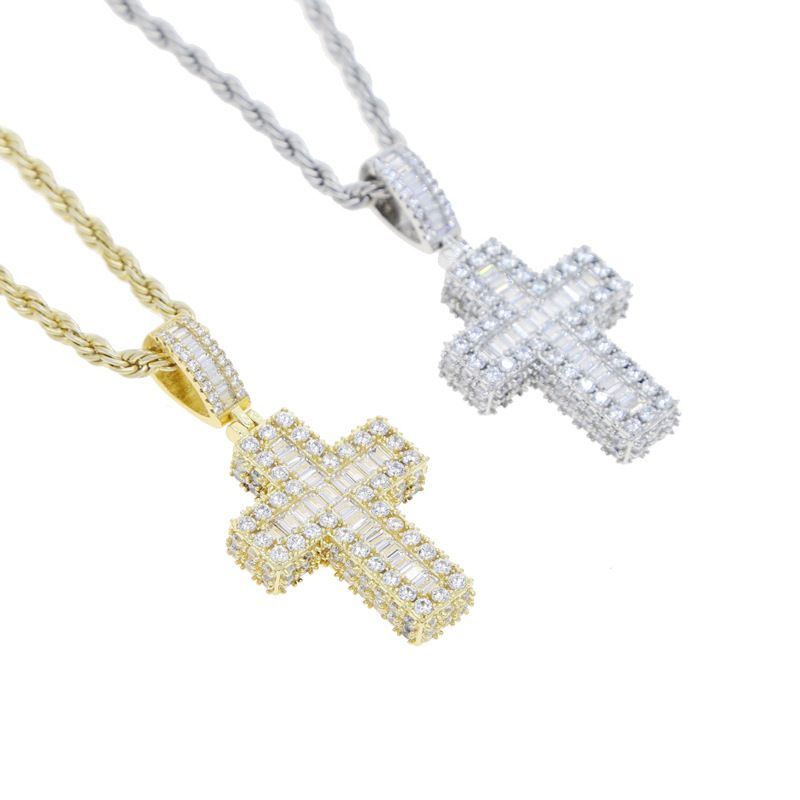 Neien Hip-Hop Kräizanhänger mat ageleetem Zirkon a Gold a Sëlwer am Punk-Stil Halskette fir One Piece_voghion.com