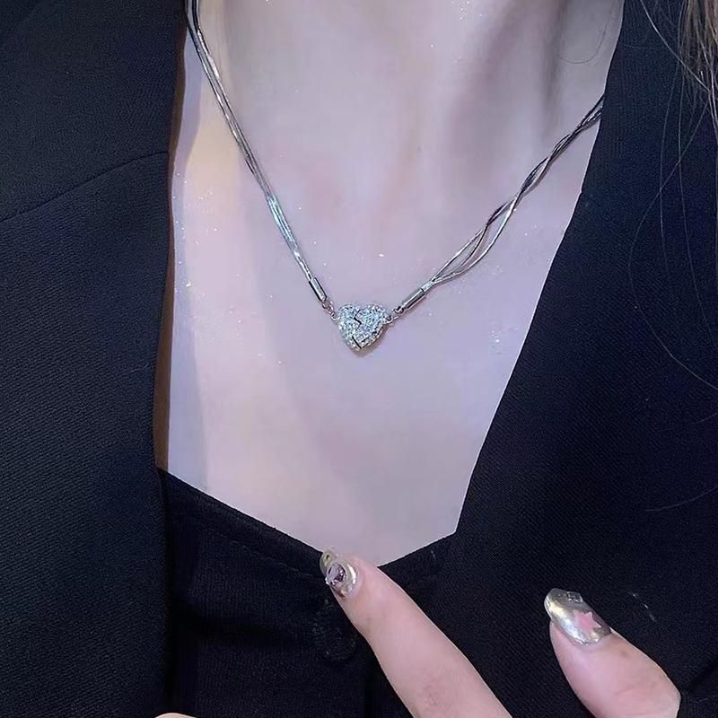 Collana di coppia con magnete a forma di cuore in zircone lucido di lusso per donna, squisita collana girocollo multistrato color argento con clavicola._voghion.com
