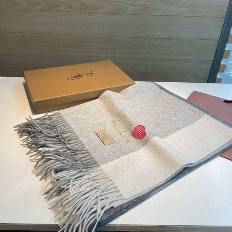 Sciarpa/scialle a forma di cuore in lana nuova di Baja, unisex, calda e comoda, ricamata, alla moda e versatile per l'inverno, con nappe._voghion.com