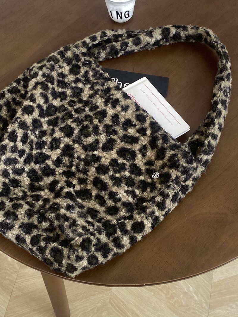 Korean new ins style wool plush large capacity shoulder bag leopard print fur messenger tote bag_voghion.com