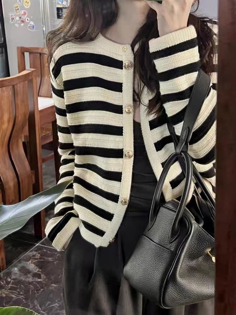 Women's slim-fit version buckle striped small fragrant style knitted cardigan short coat_voghion.com