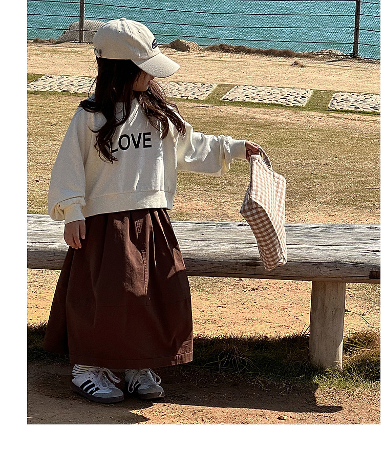 2024 Abbigliamento primaverile per ragazze Nuova lettera maglione Edizione coreana Stile occidentale Casual a maniche lunghe Moda Versatile per bambini_voghion.com