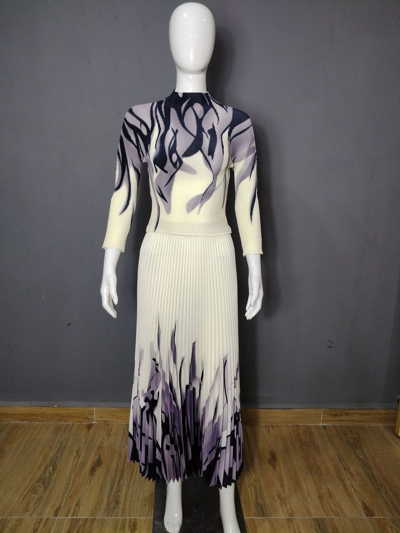 Ensemble élégant avec robe plissée et motif ondulé - Tenue deux pièces élégante pour femme, tenue de bureau et tenue décontractée_voghion.com