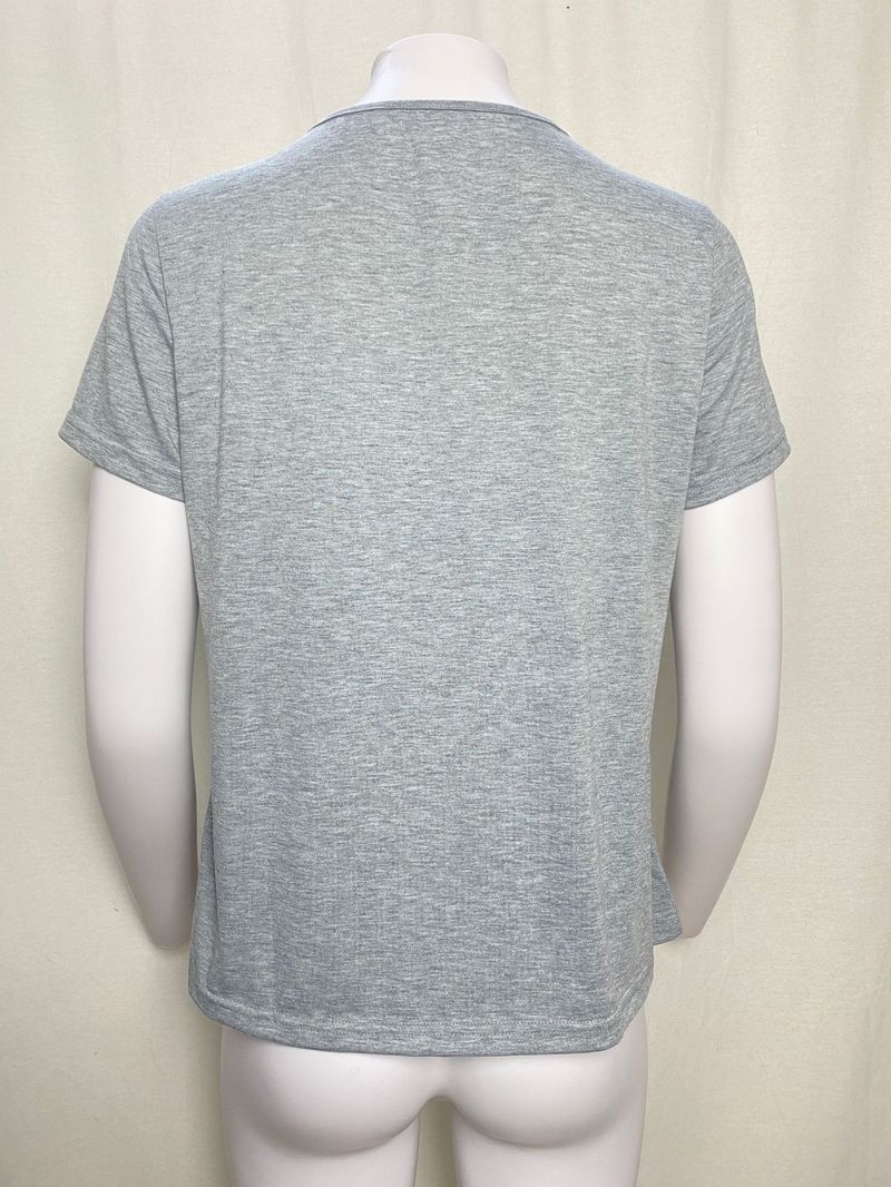 2023 Niu Xin Fashion Top da donna a maniche corte tinta unita con tre bottoni_voghion.com